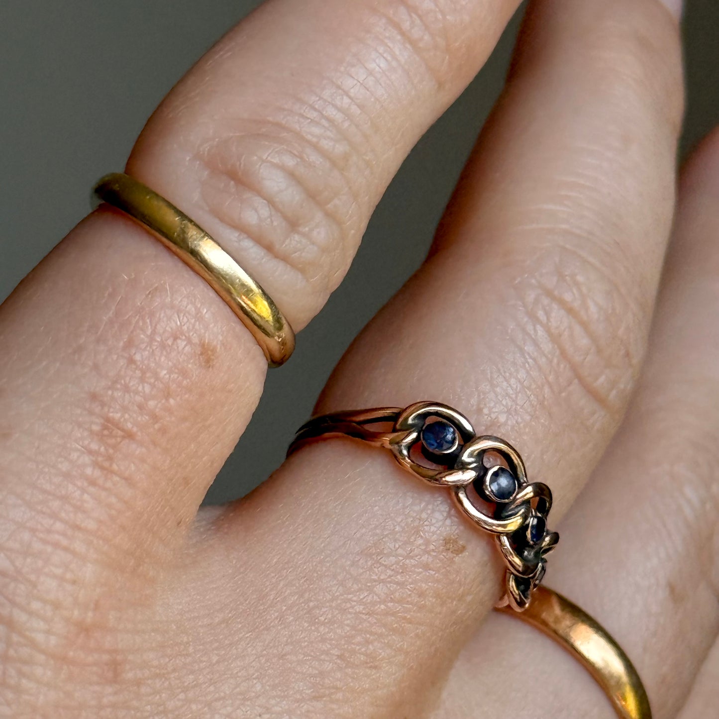 Antique Sapphire Knot Ring in 9 Carat Rose Gold