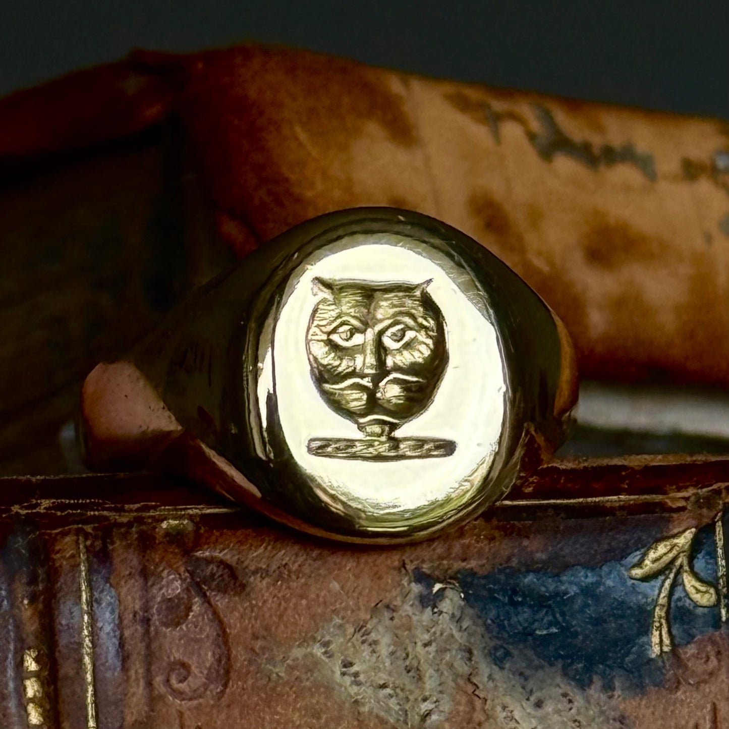 Antique Leopard Signet Ring in 18 Carat Gold