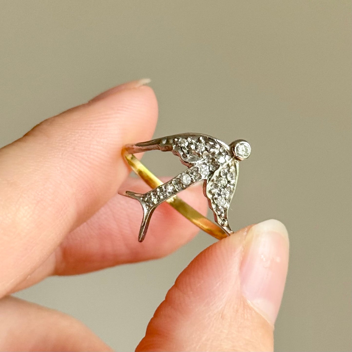 Art Deco Diamond Swallow Ring in 14 Carat Gold; 1920