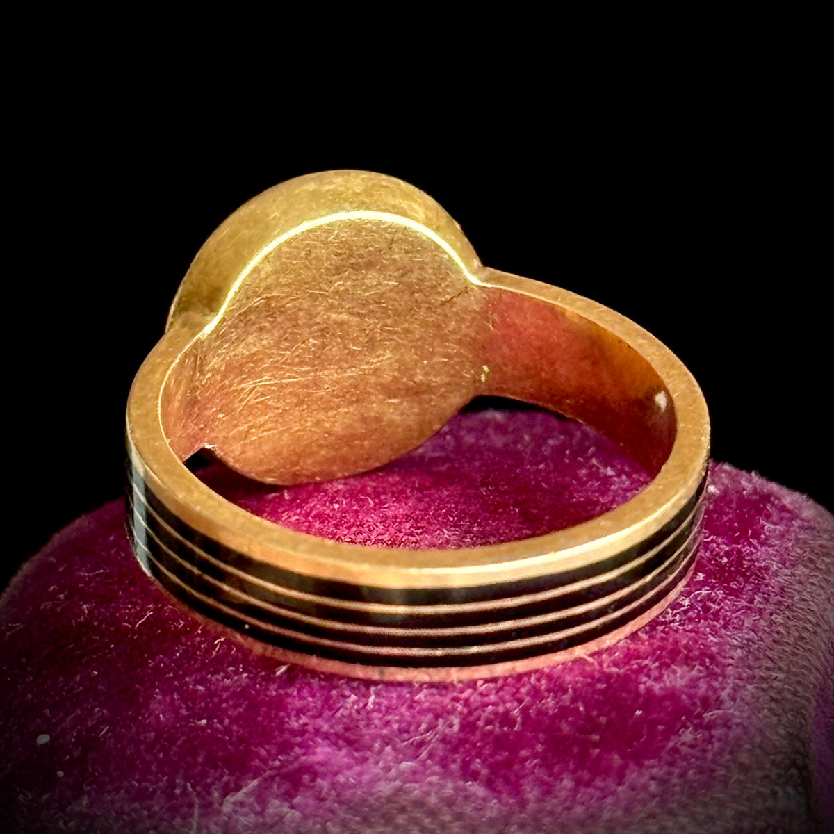 Antique Georgian Mourning Ring in 18 Carat Gold; circa 1809
