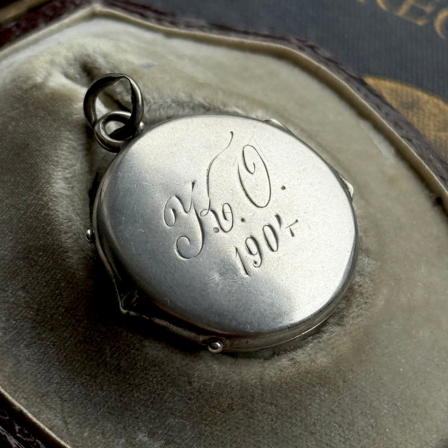 Antique Sentimental Locket in silver; Circa 1904
