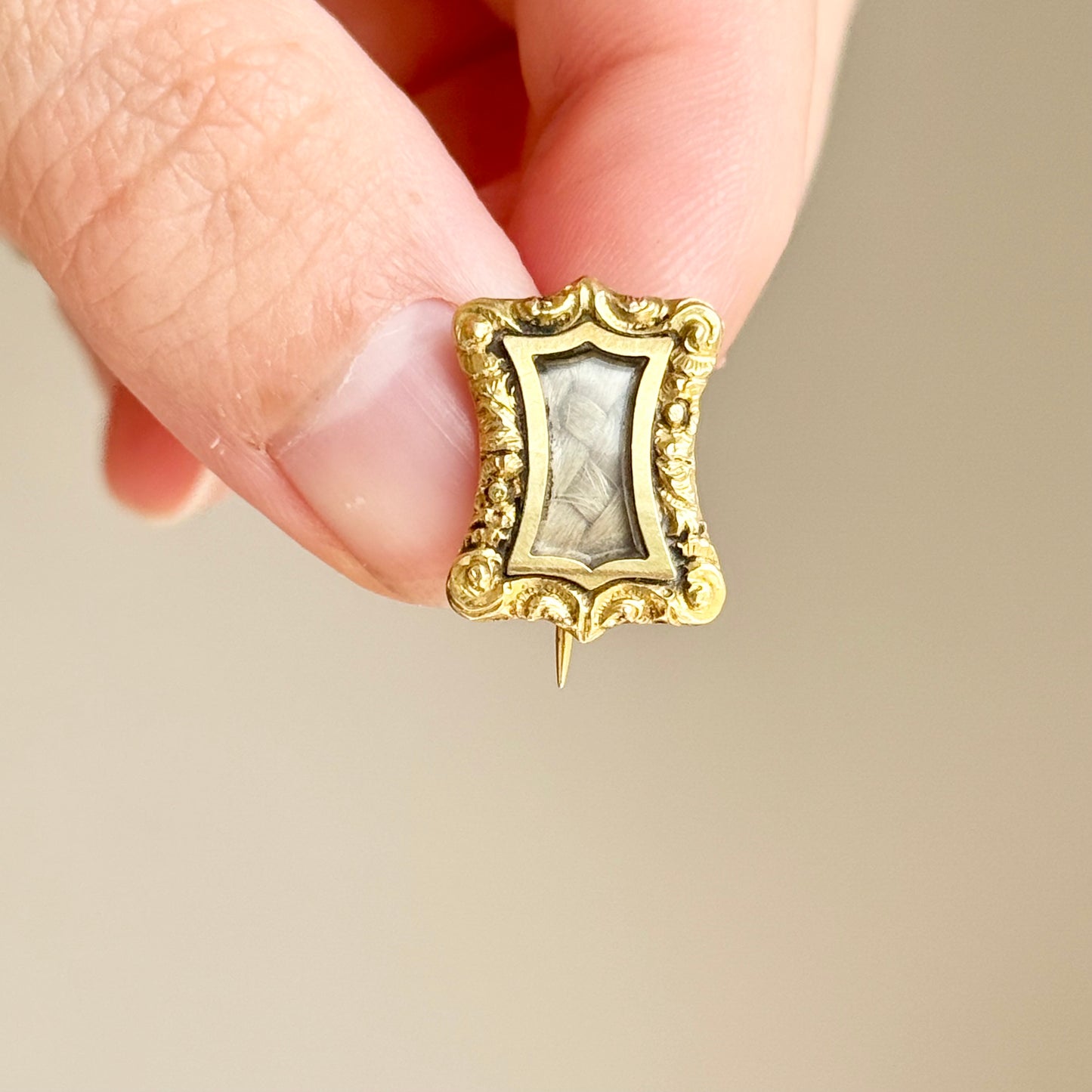 Antique Sentimental Brooch in 18 Carat Gold; Circa 1832