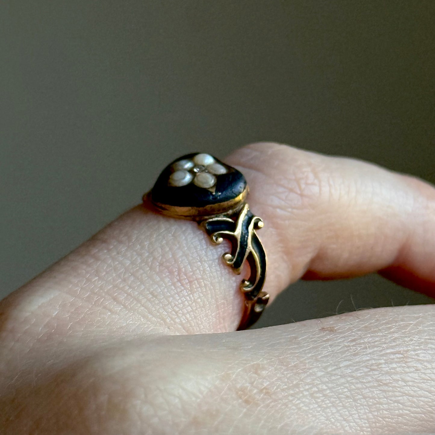 Antique Victorian Heart Locket Mourning Ring in 9 Carat Gold