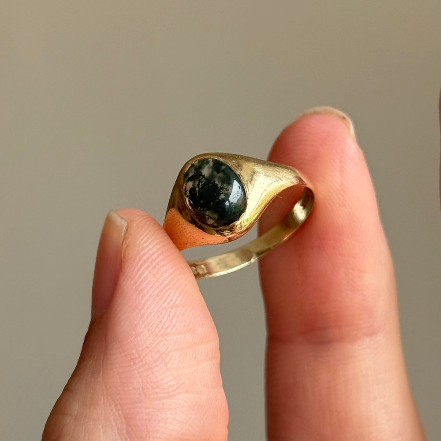 Vintage Moss Agate Signet Ring 9 Carat Gold; Circa 1979