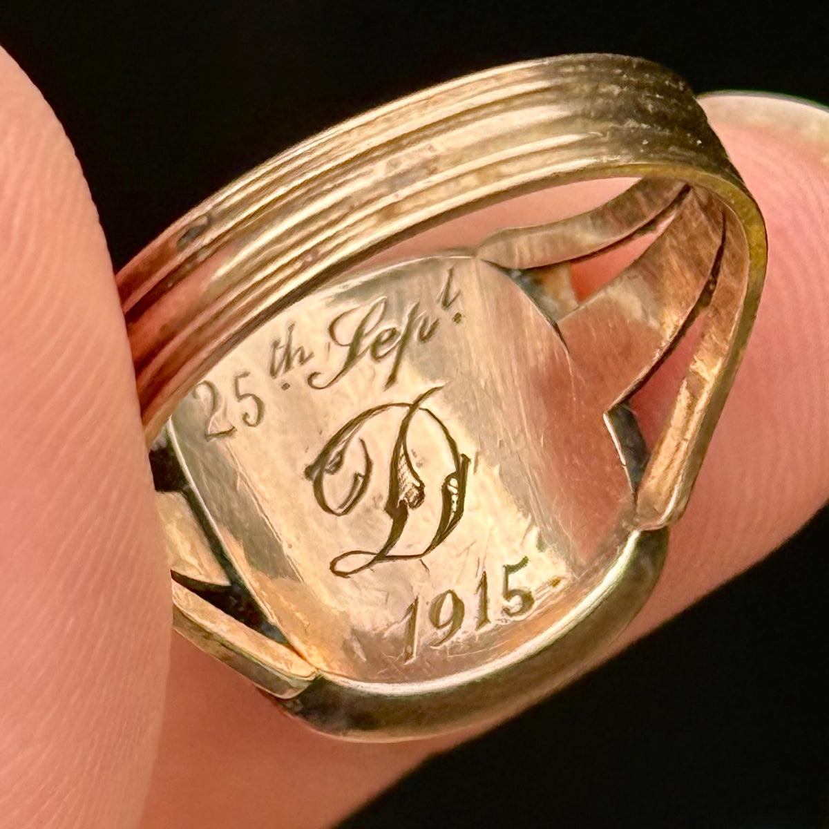 Antique Georgian Urn Mourning Ring in 9 Carat Gold; circa 1820