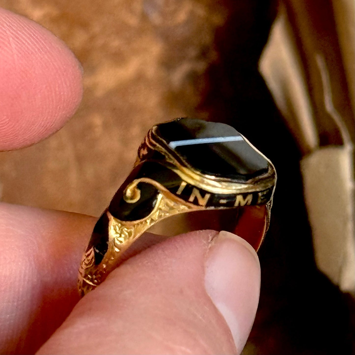 Victorian Agate Mourning Signet Ring in 18 Carat Gold