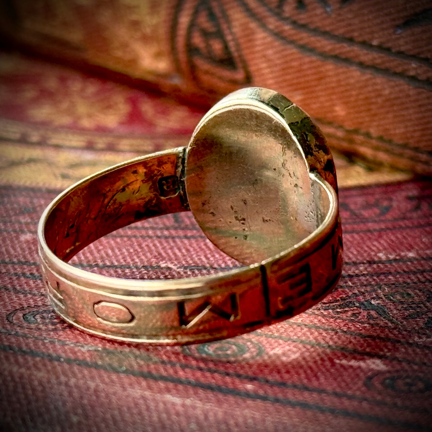 Antique Victorian Sardonyx Urn Mourning Ring in 9 Carat Gold