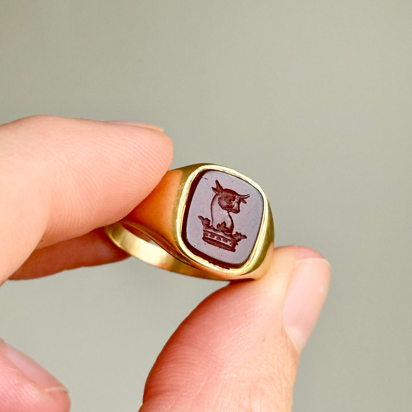 Antique Carnelian Signet Ring in 18 Carat Gold, Circa 1880