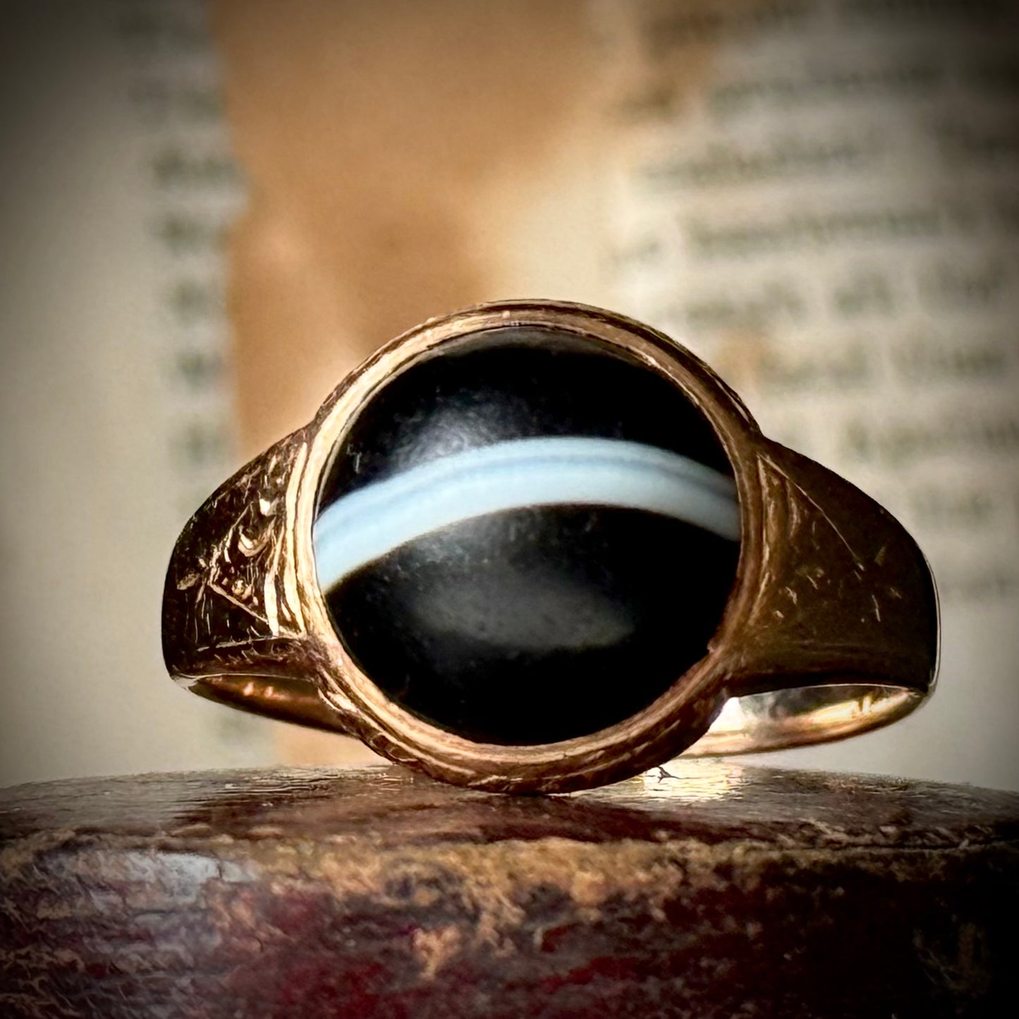 Antique Victorian Banded Agate Signet Ring 15 Carat Gold