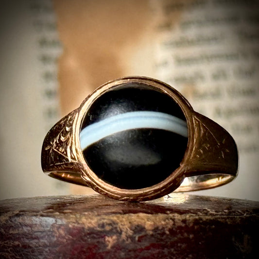 Antique Victorian Banded Agate Signet Ring 15 Carat Gold