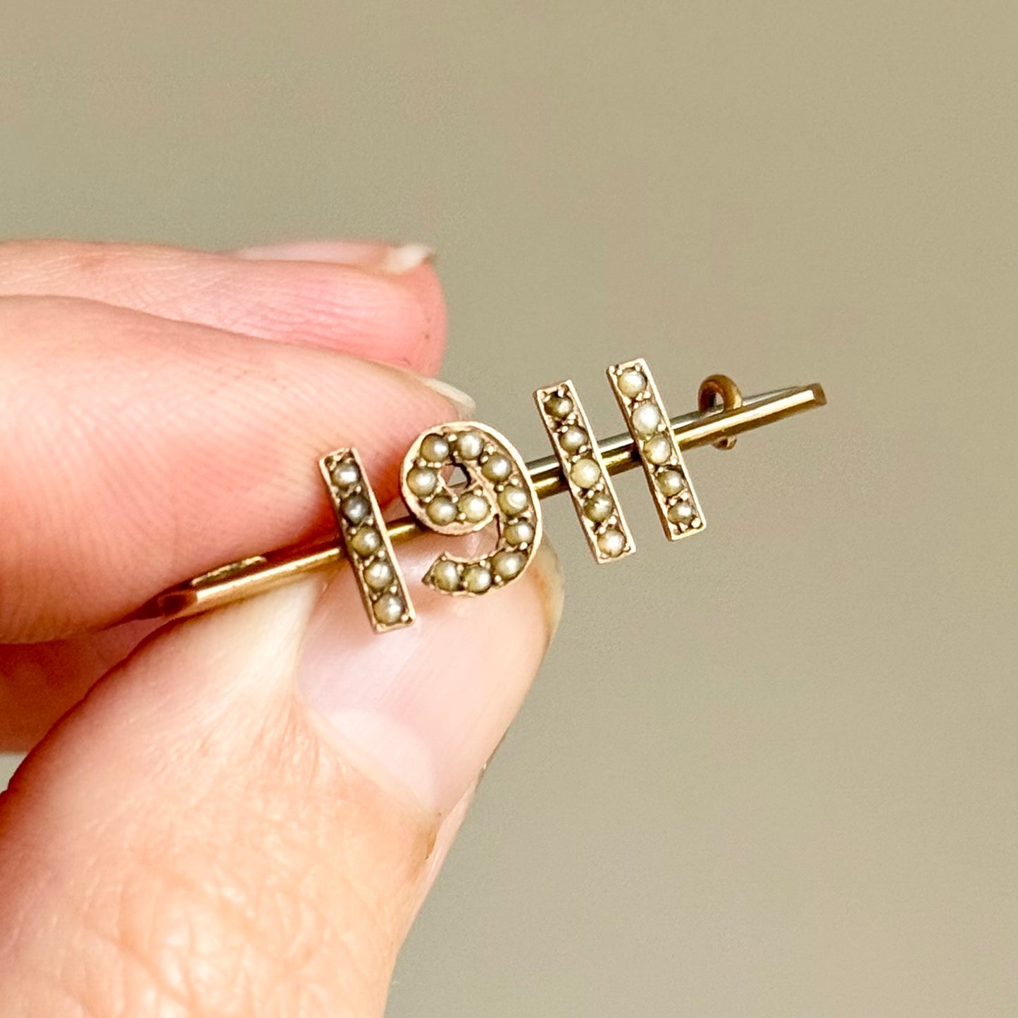 Antique Pearl Brooch in 9 Carat Gold; Circa 1911