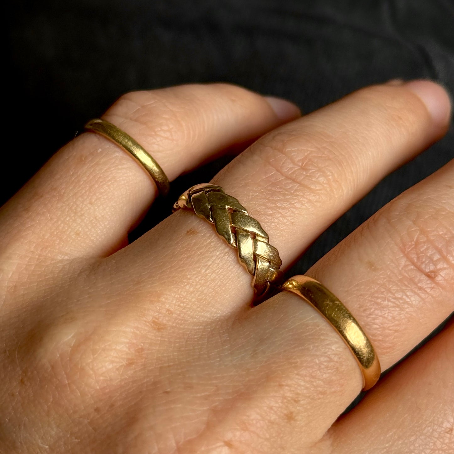Vintage Woven Band in 9 Carat Gold