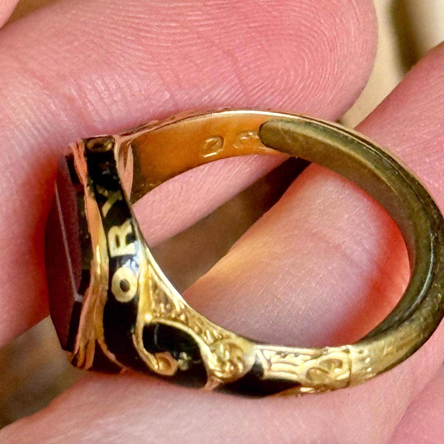 Victorian Agate Mourning Signet Ring in 18 Carat Gold