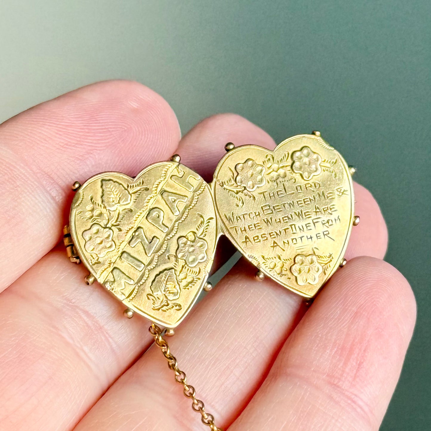 Antique Mizpah Heart Brooch in 9 carat Gold; Circa 1905