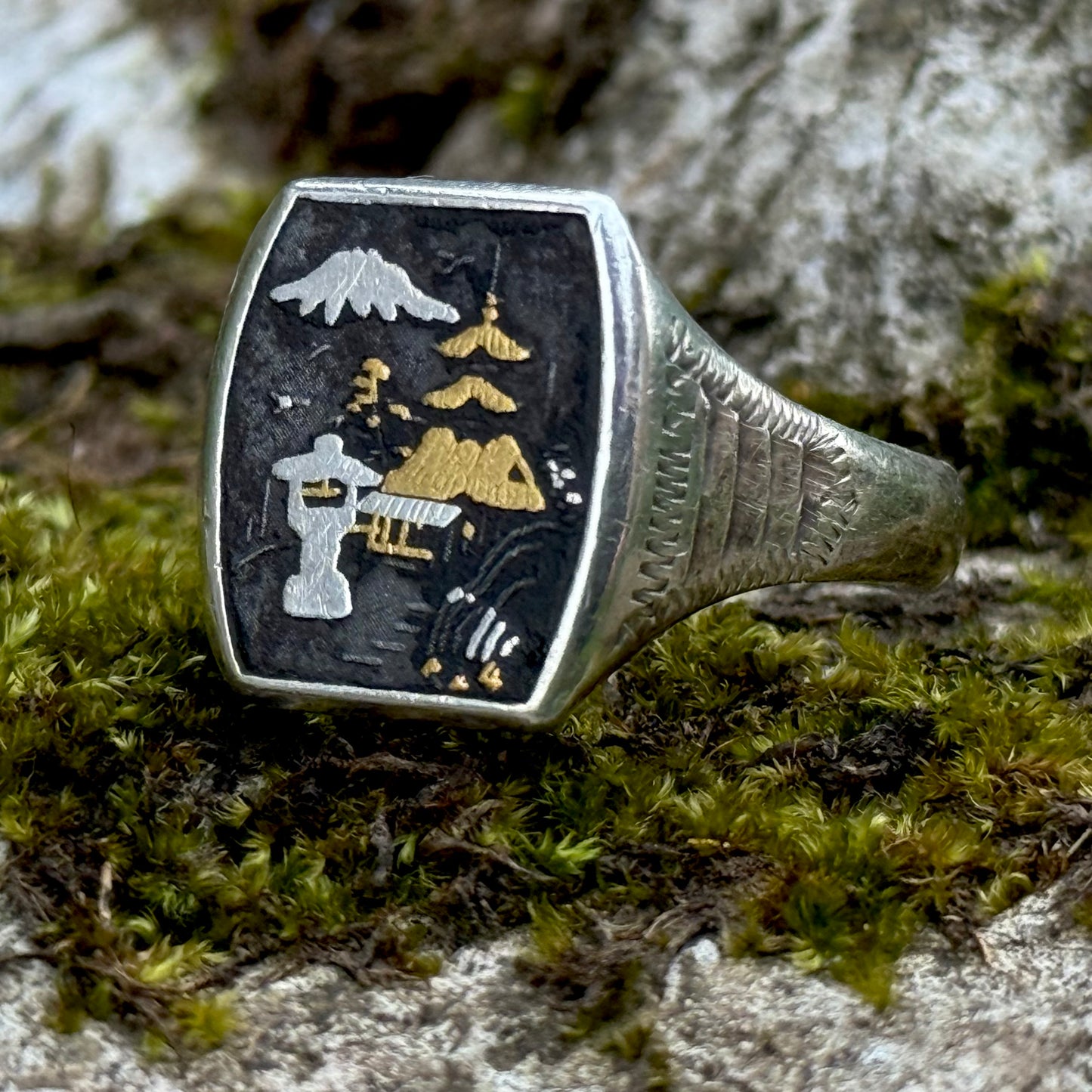 Vintage Damascene Japanese Scene Signet Ring in Silver