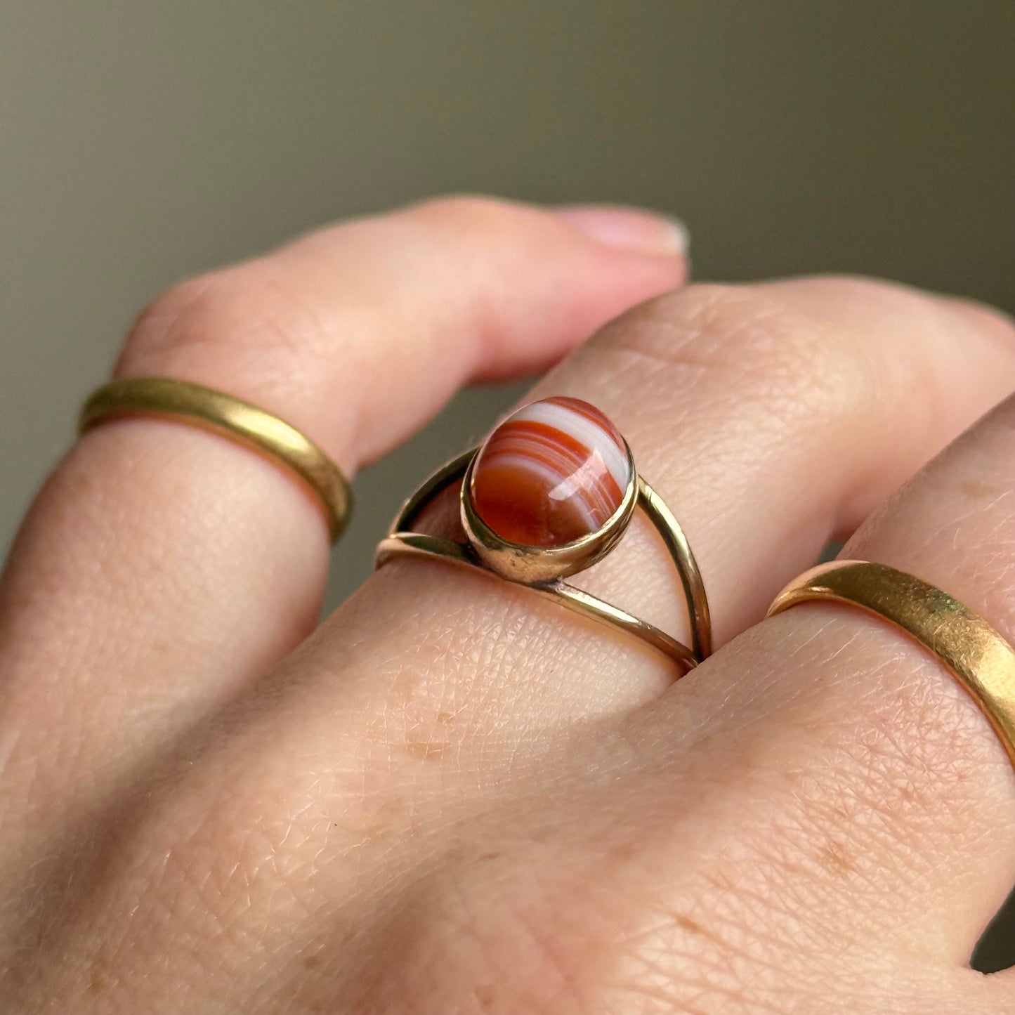 Vintage Banded Carnelian Agate Ring in 9 Carat Gold