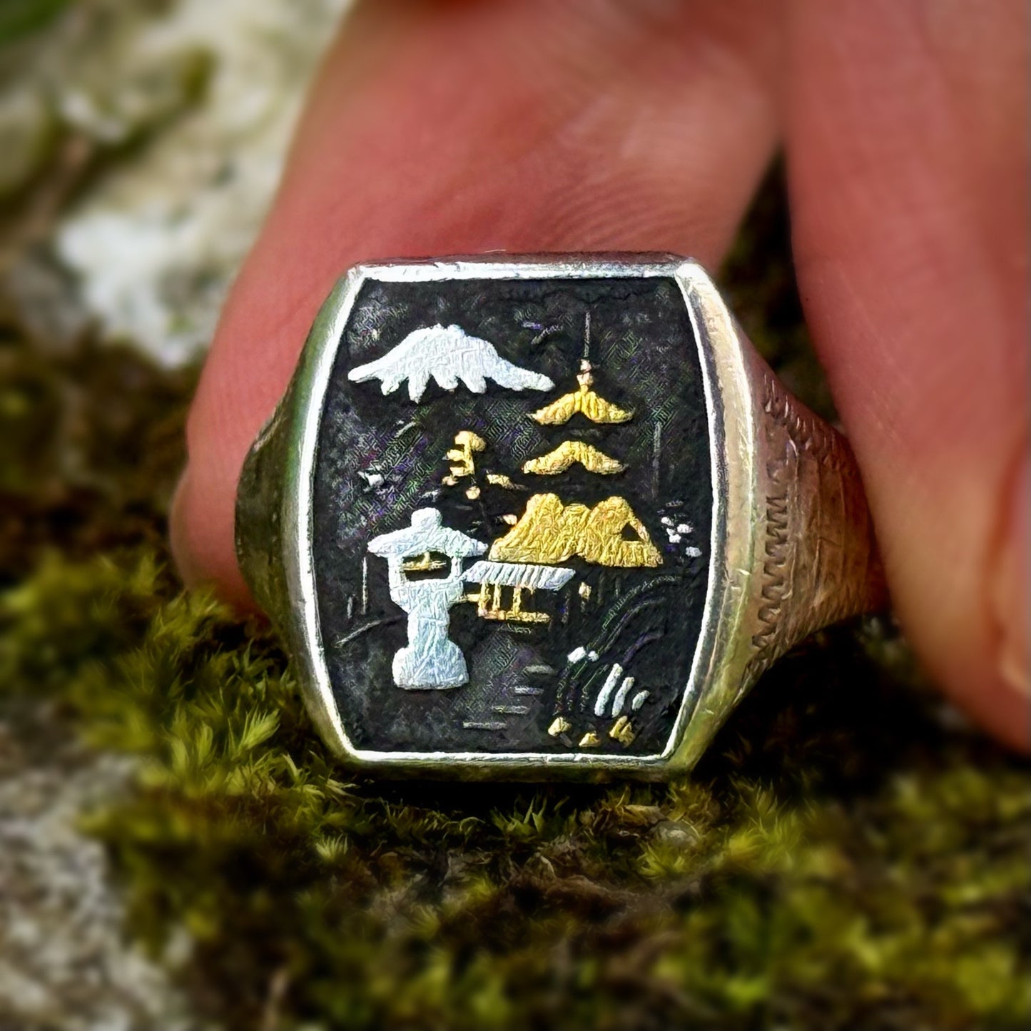 Vintage Damascene Japanese Scene Signet Ring in Silver