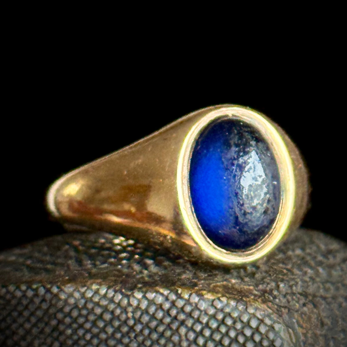 Vintage Synthetic Sapphire Ring 9 Carat gold; Circa 1961