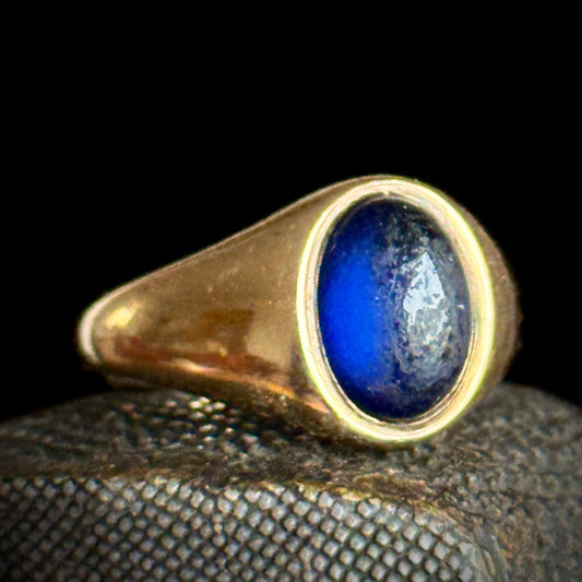Vintage Synthetic Sapphire Ring 9 Carat gold; Circa 1961