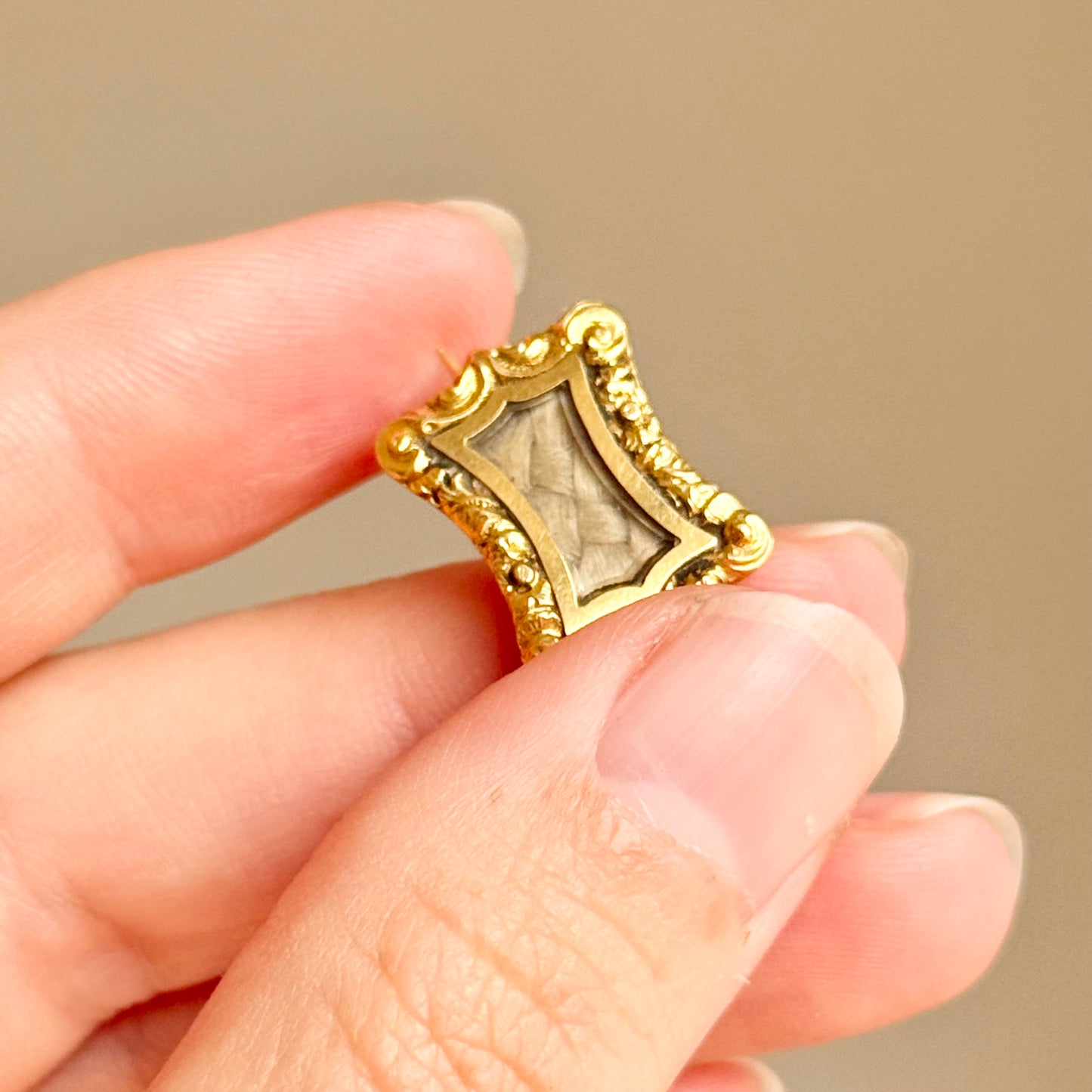 Antique Sentimental Brooch in 18 Carat Gold; Circa 1832