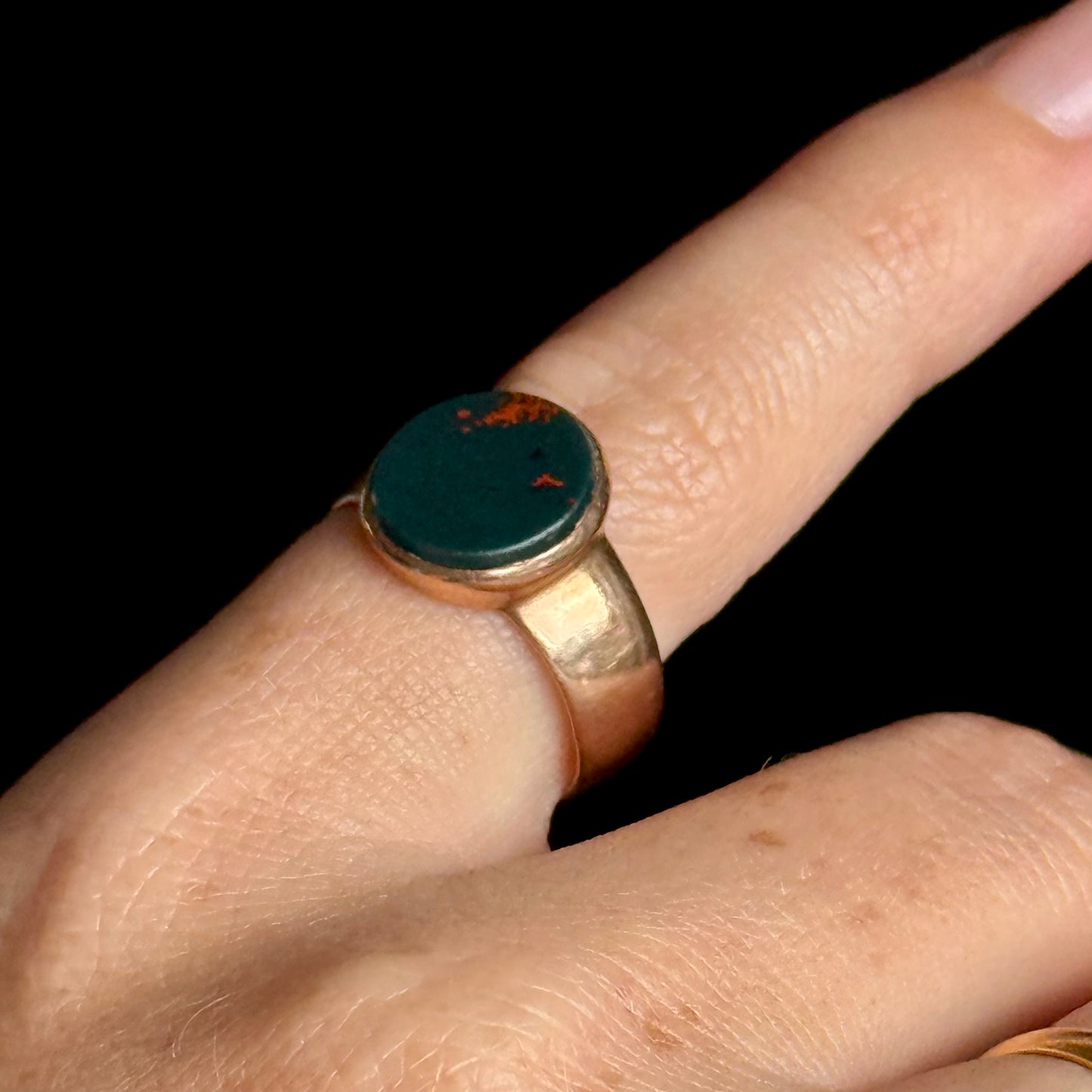 Antique bloodstone Signet Ring in 9 Carat Rose Gold; Circa 1893