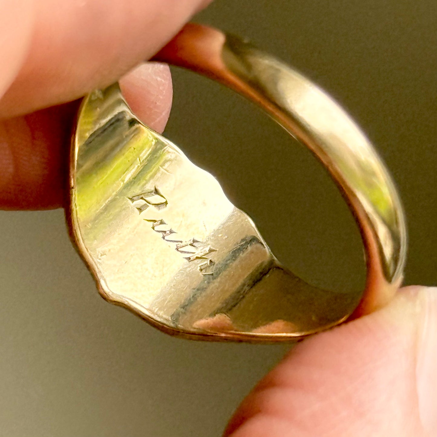 Antique Monogram 'Ruth' Signet Ring in 9 Carat Gold