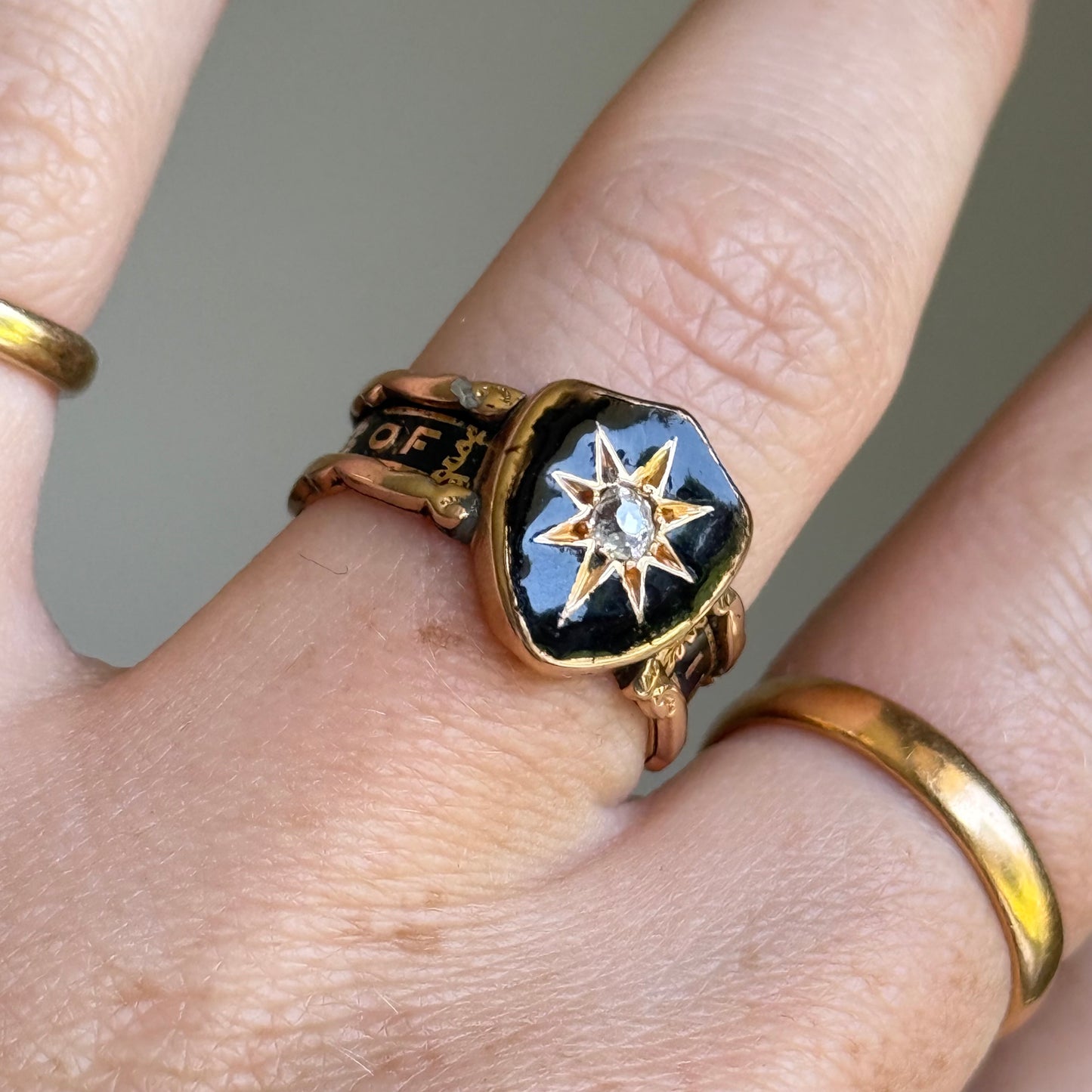 Antique victorian Mourning Ring in 18 Carat Gold