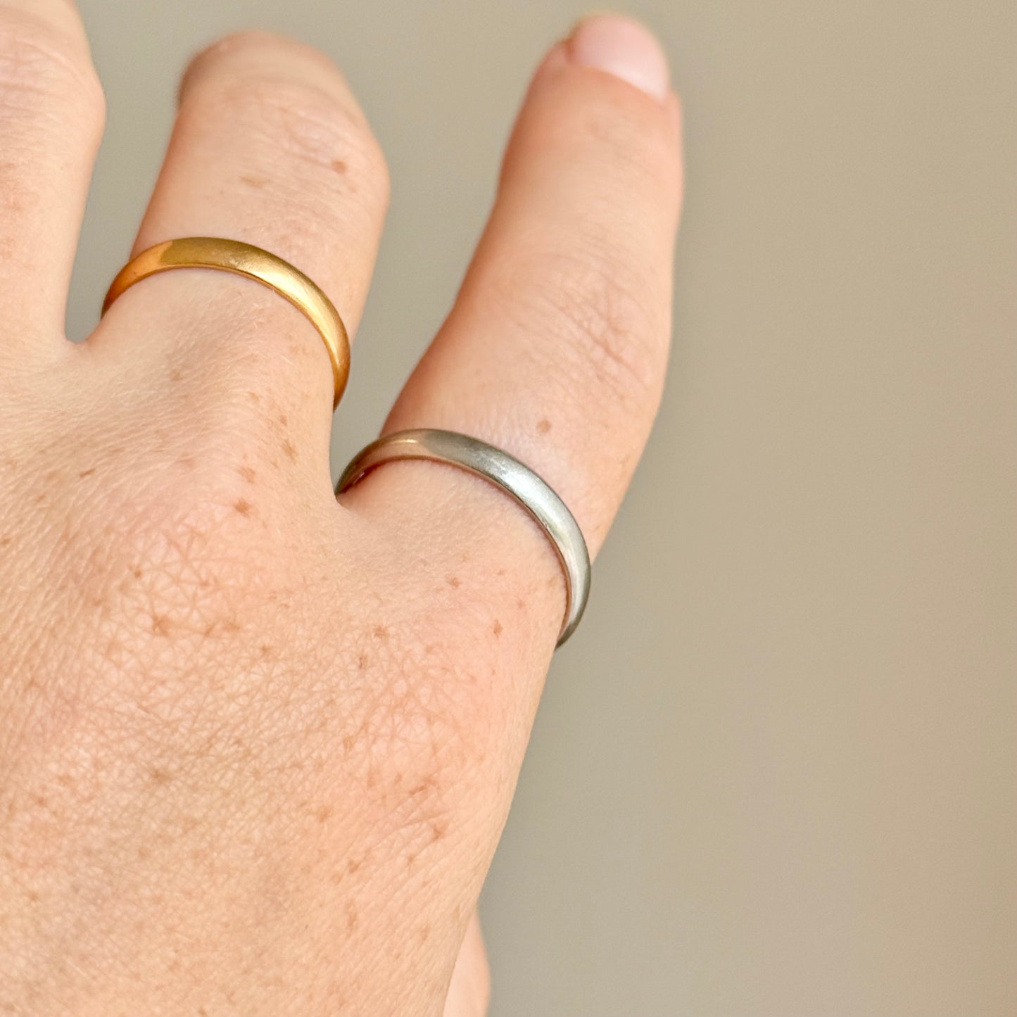 Antique Platinum 3mm Plain Band; Circa 1920