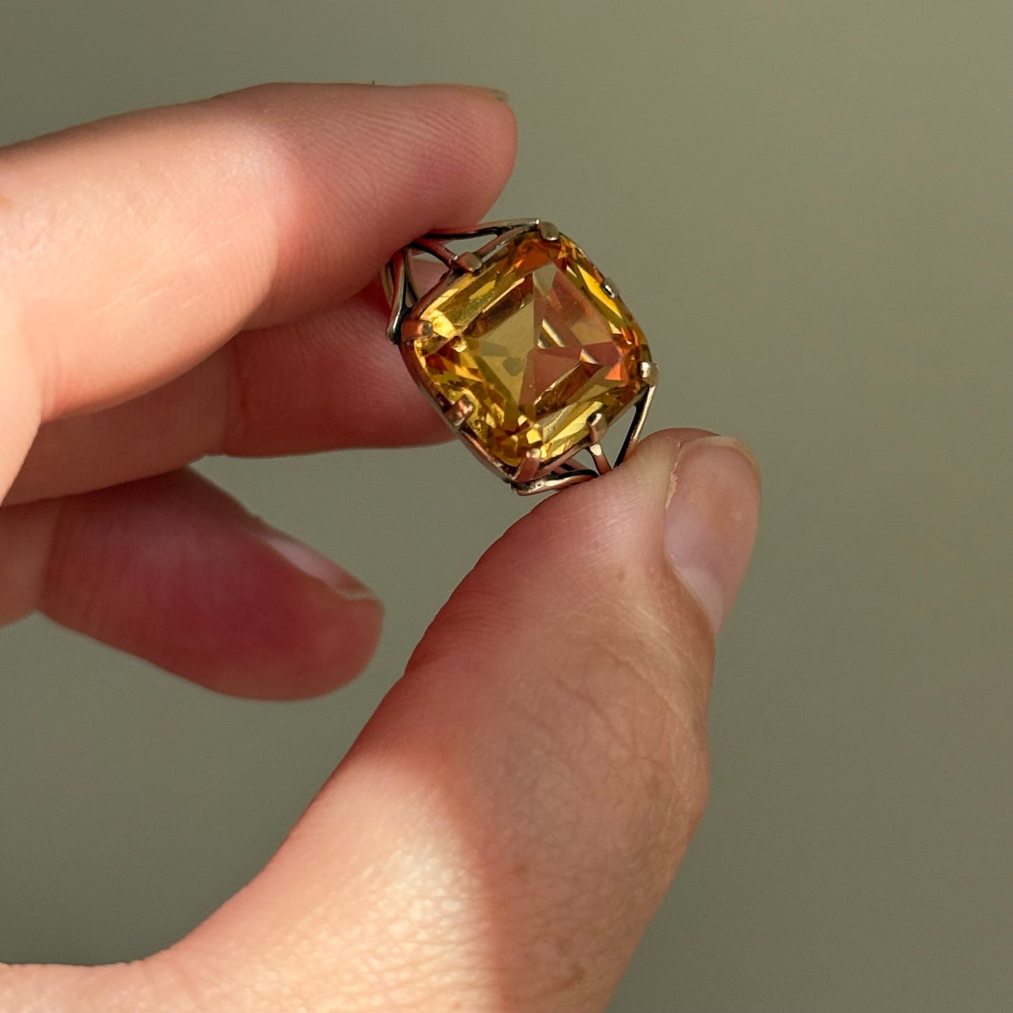Early Victorian Citrine Ring in 9 Carat Gold; Circa 1840