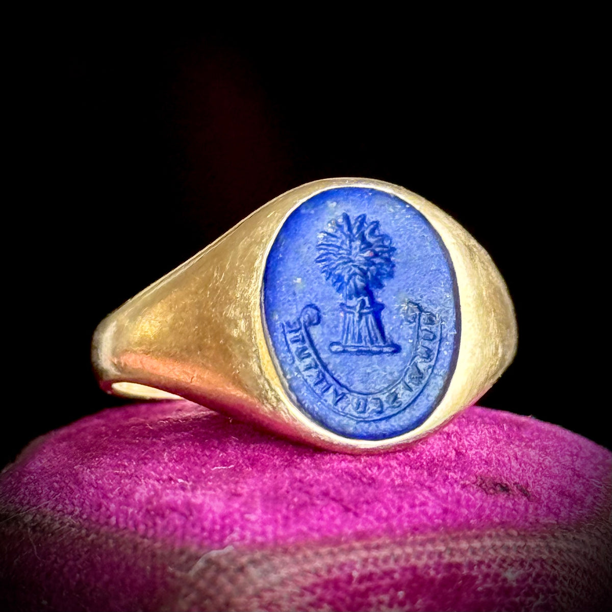 Vintage Lapis Lazuli Signet Ring 9 Carat gold; Circa 1990