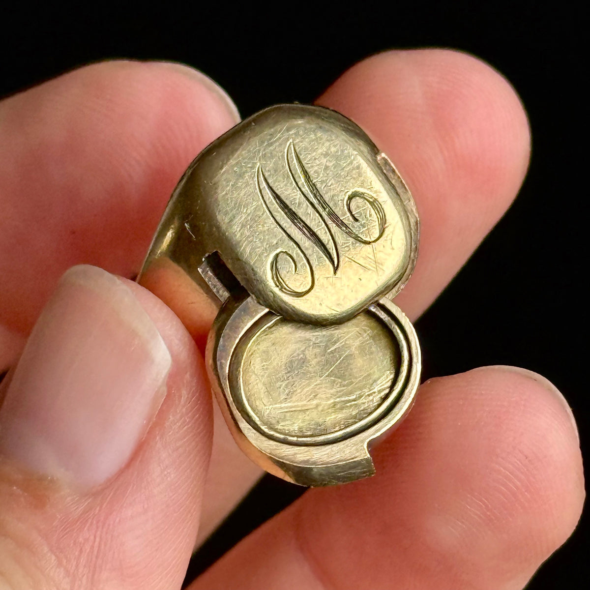 Vintage Hidden Compartment Signet Ring 9 Carat gold; Circa 1941