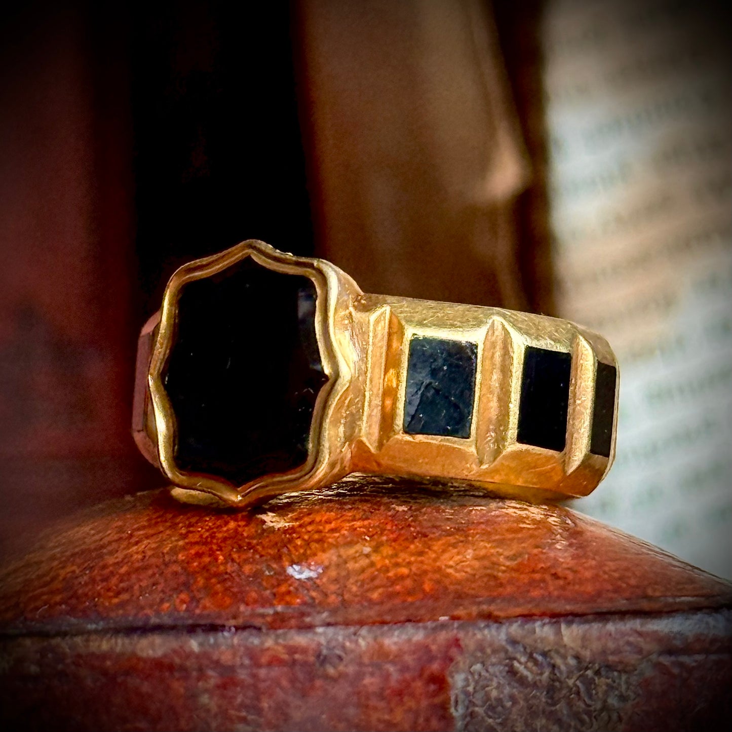 Georgian Locket Mourning ring in 18 Carat Gold; Circa 1836