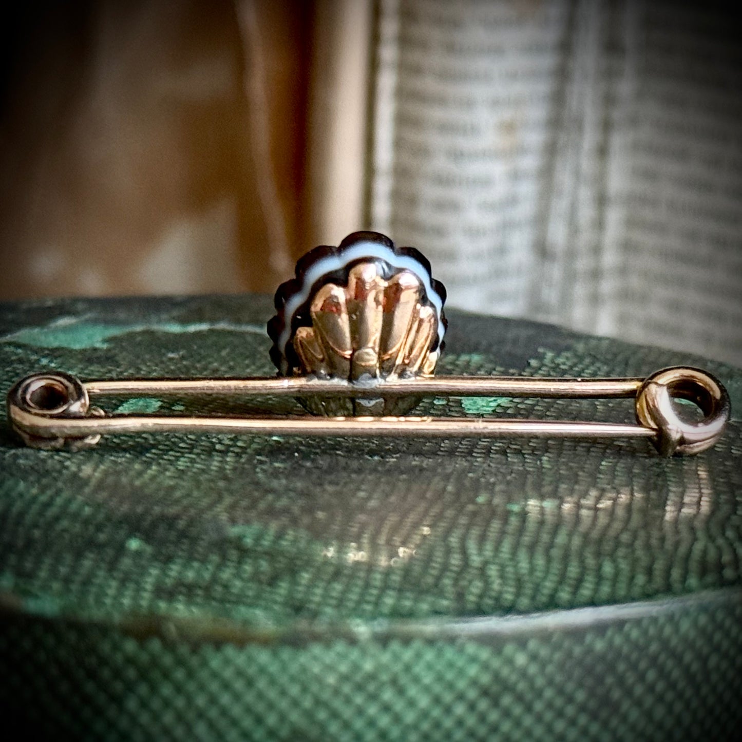 Antique Victorian Agate Shell & Diamond Brooch in 9 Carat Gold.