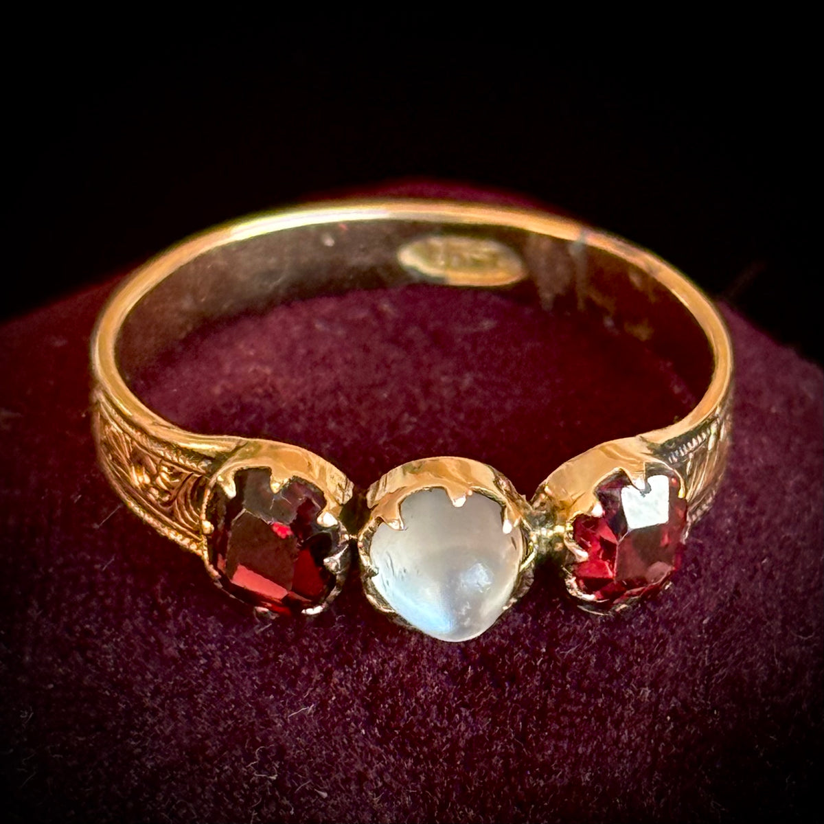 Moonstone & Garnet Ring in 15 Carat gold; Circa 1880