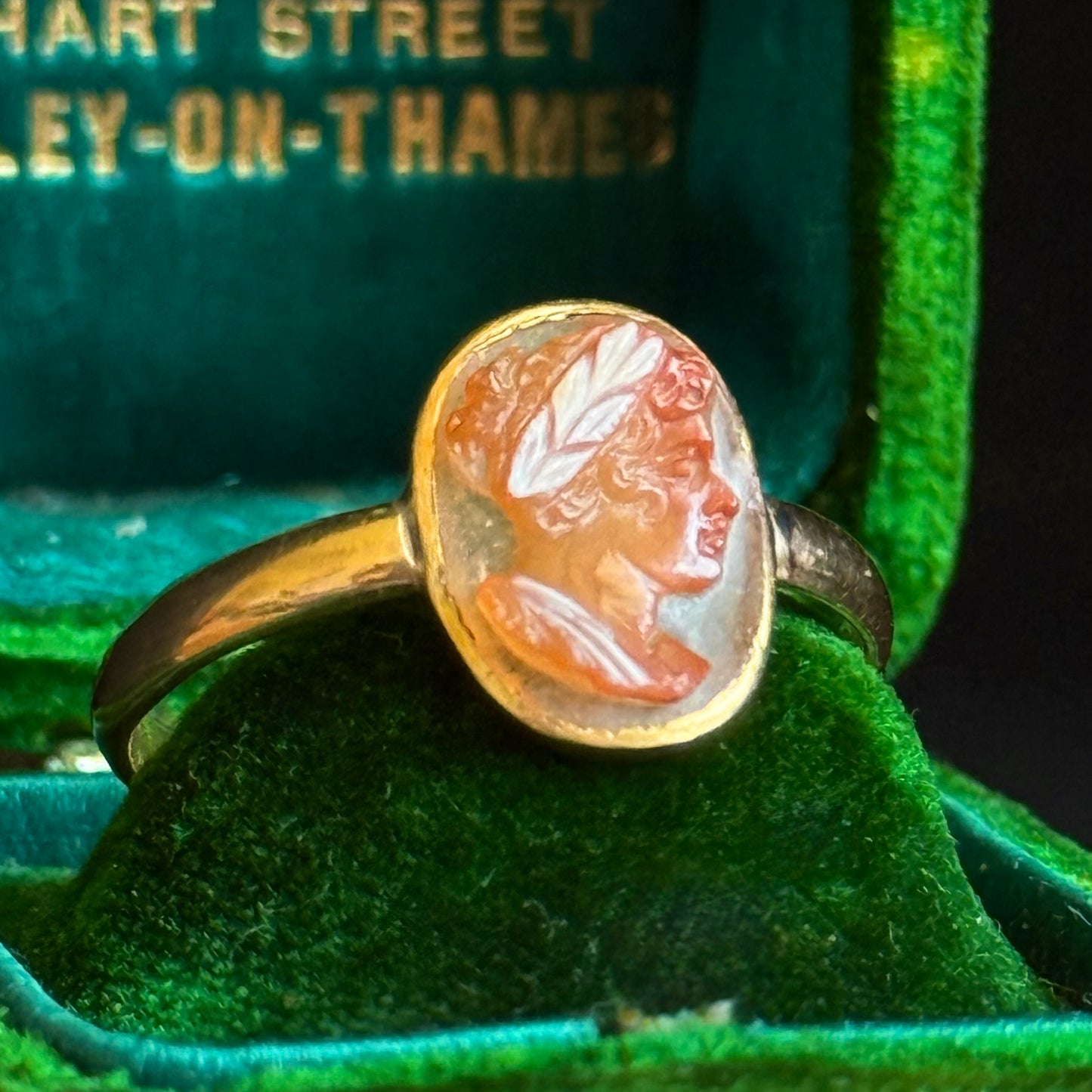 Antique Agate Cameo Ring in 18 Carat Gold
