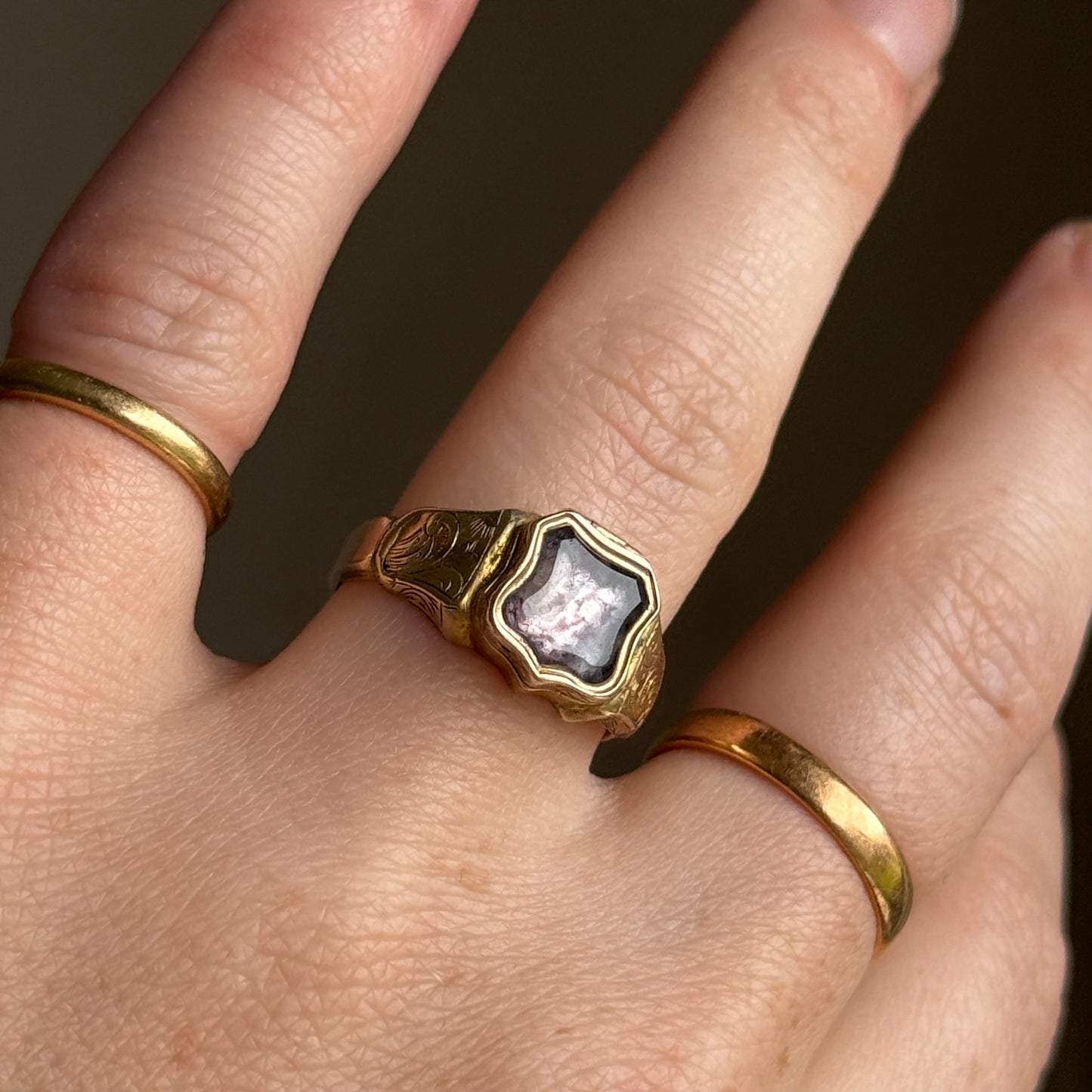 Antique Victorian Hinged Locket Signet Ring in 9 Carat Gold