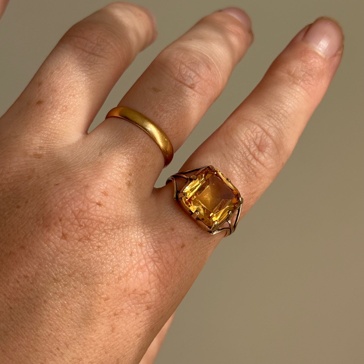 Early Victorian Citrine Ring in 9 Carat Gold; Circa 1840