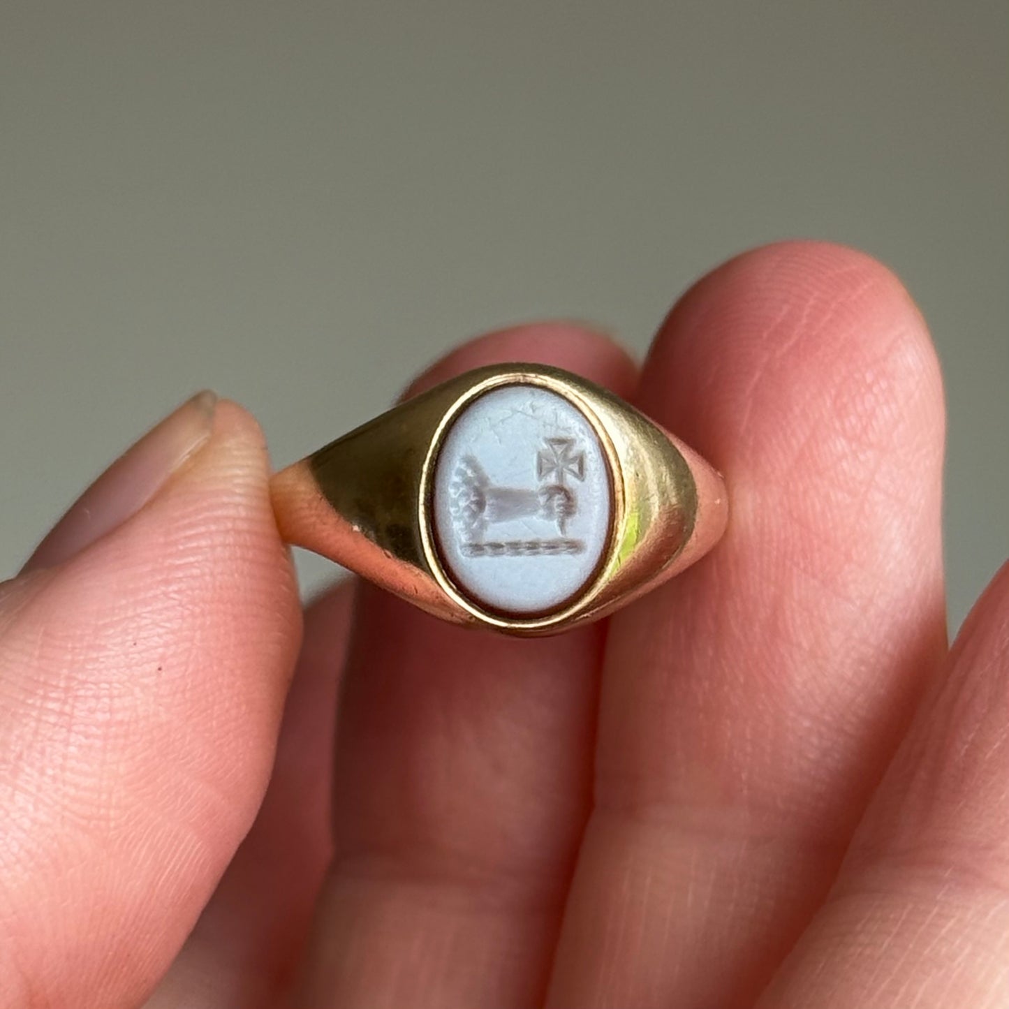 Vintage Signet Ring in 9 carat Gold; Circa 1956