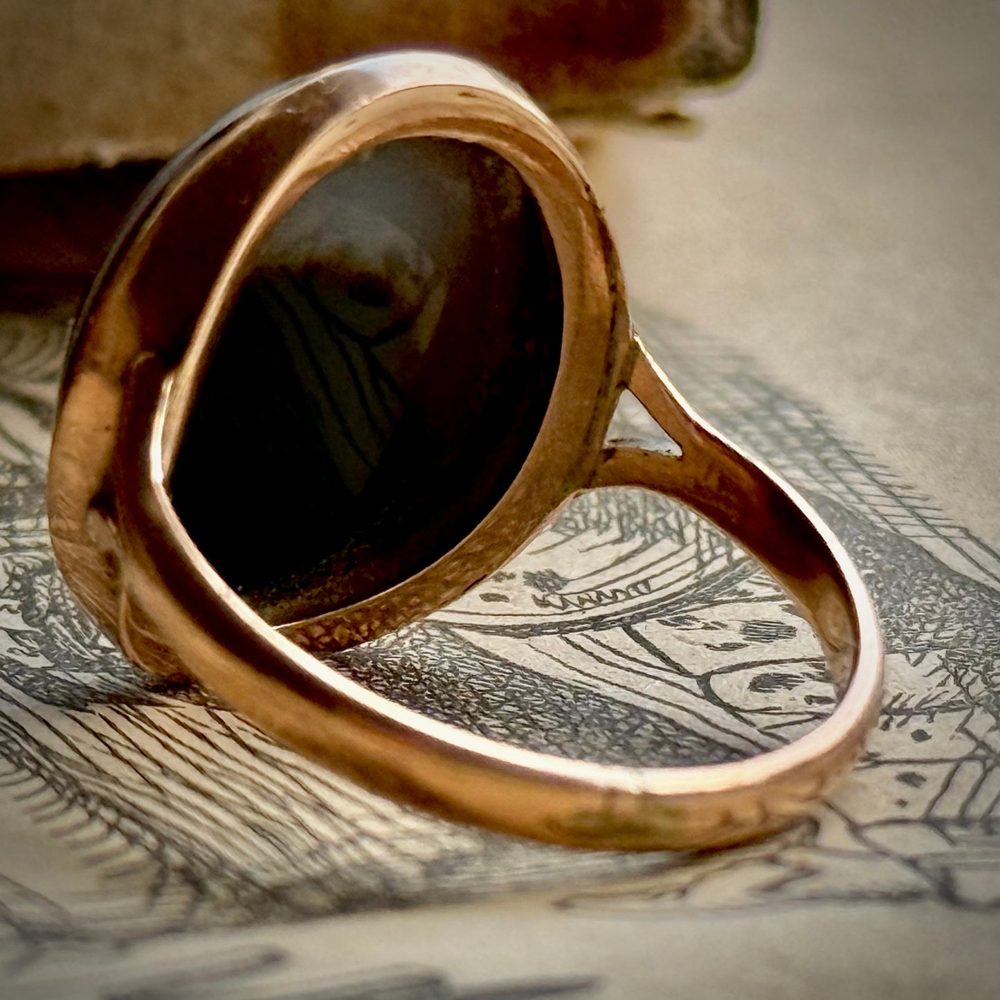 Victorian Bull's Eye Agate Ring in 9 Carat Gold' Circa 1890