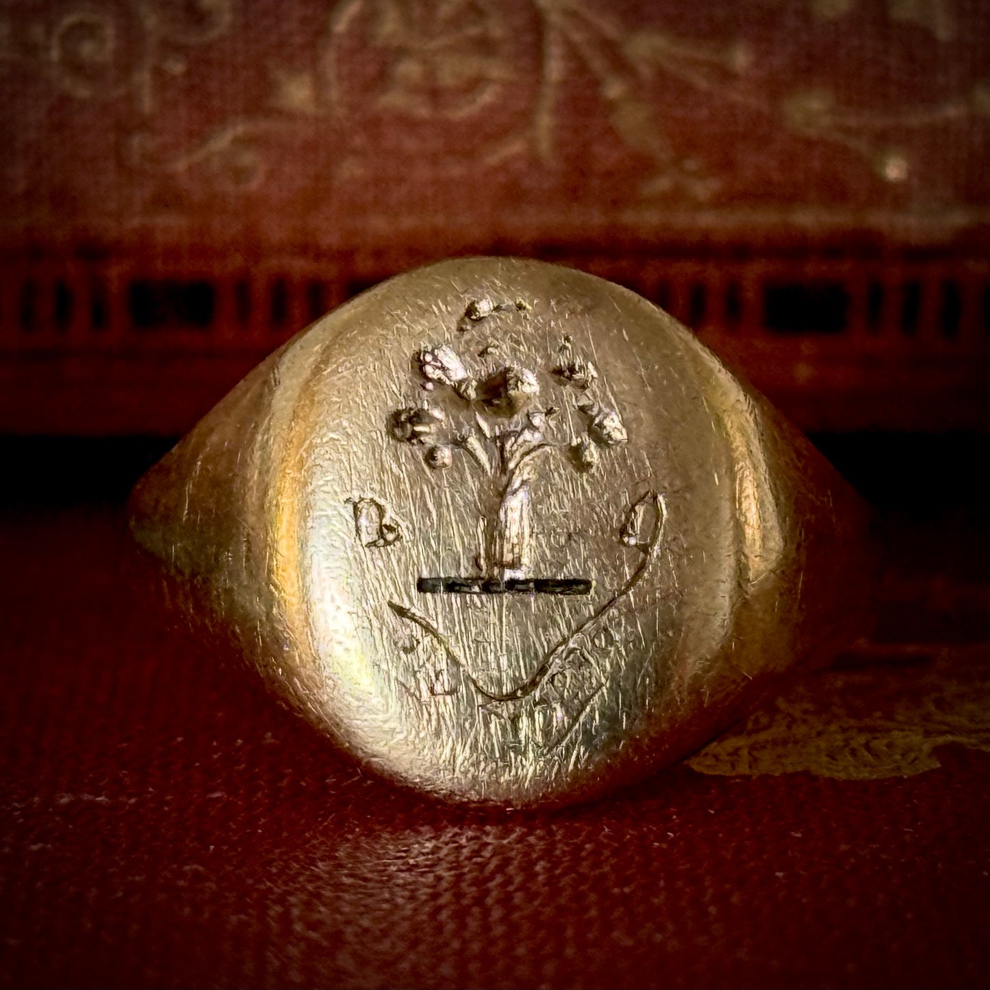 Antique Tree Signet Ring in 9 Carat Gold