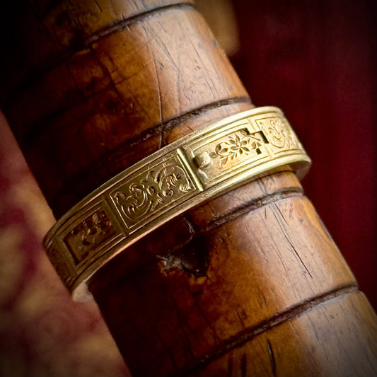 Victorian Secret Sliding Panel Mourning Ring in 15 Carat Gold; Circa 1860