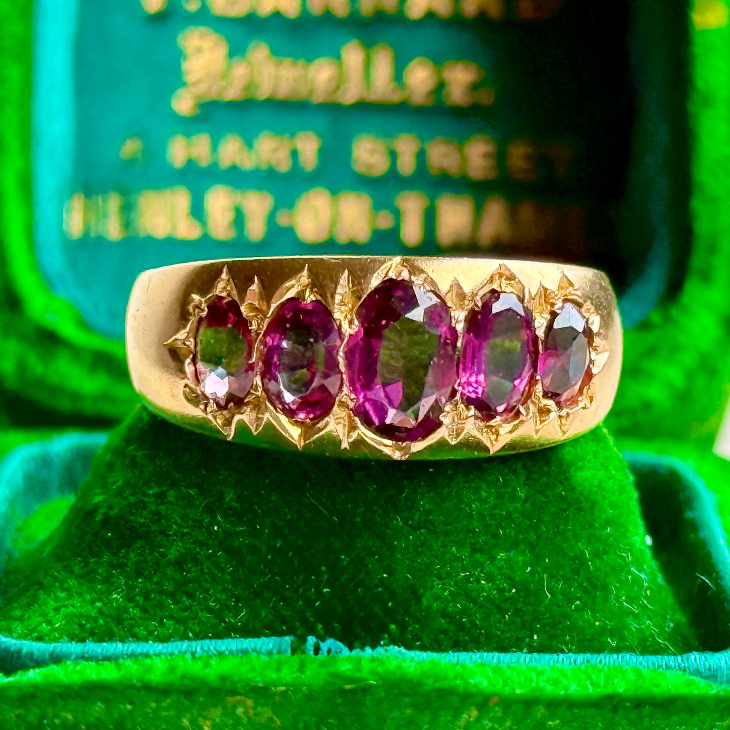 Antique Victorian Graduating Garnet Ring in 9 Carat Gold