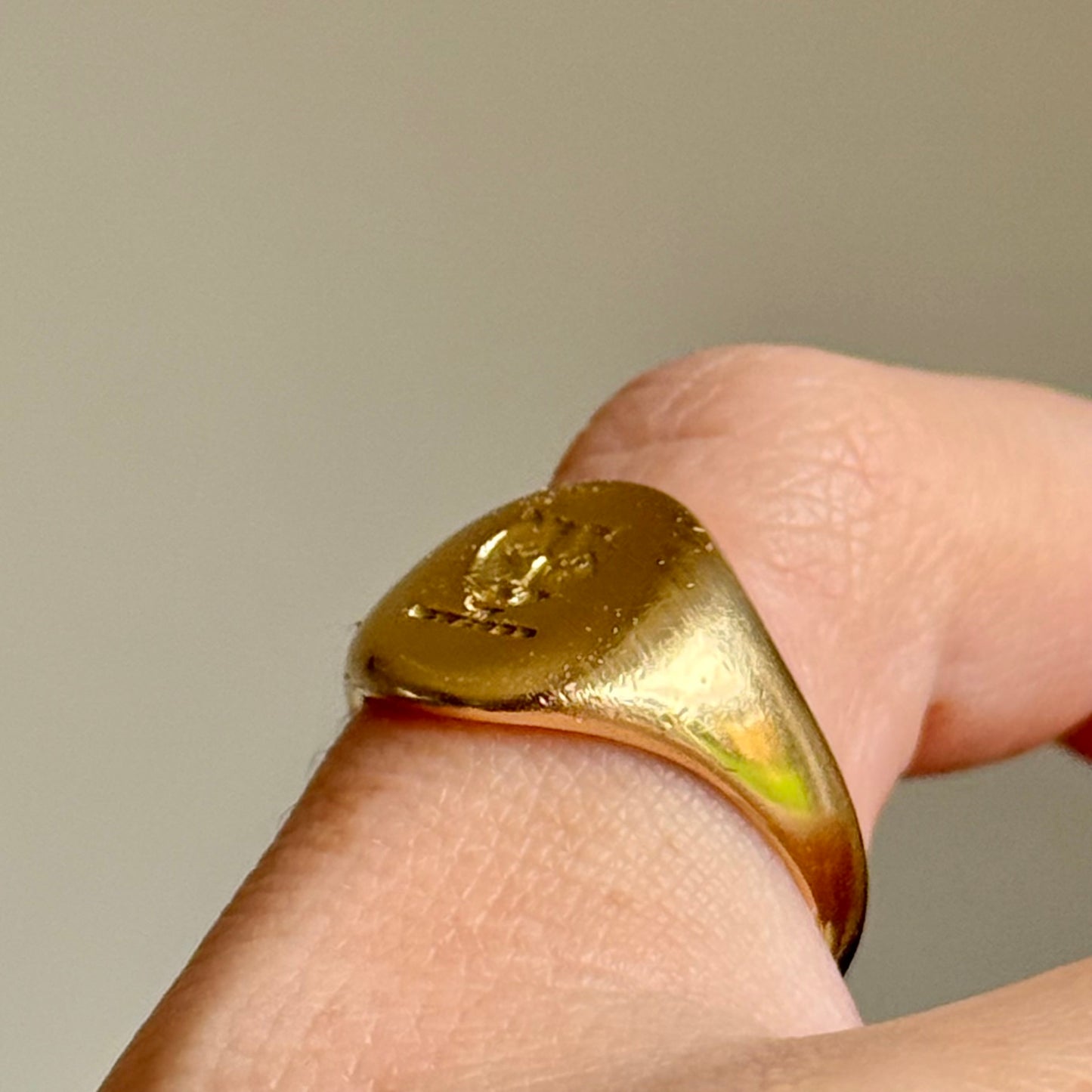 Antique Leopard Signet Ring in 18 Carat Gold