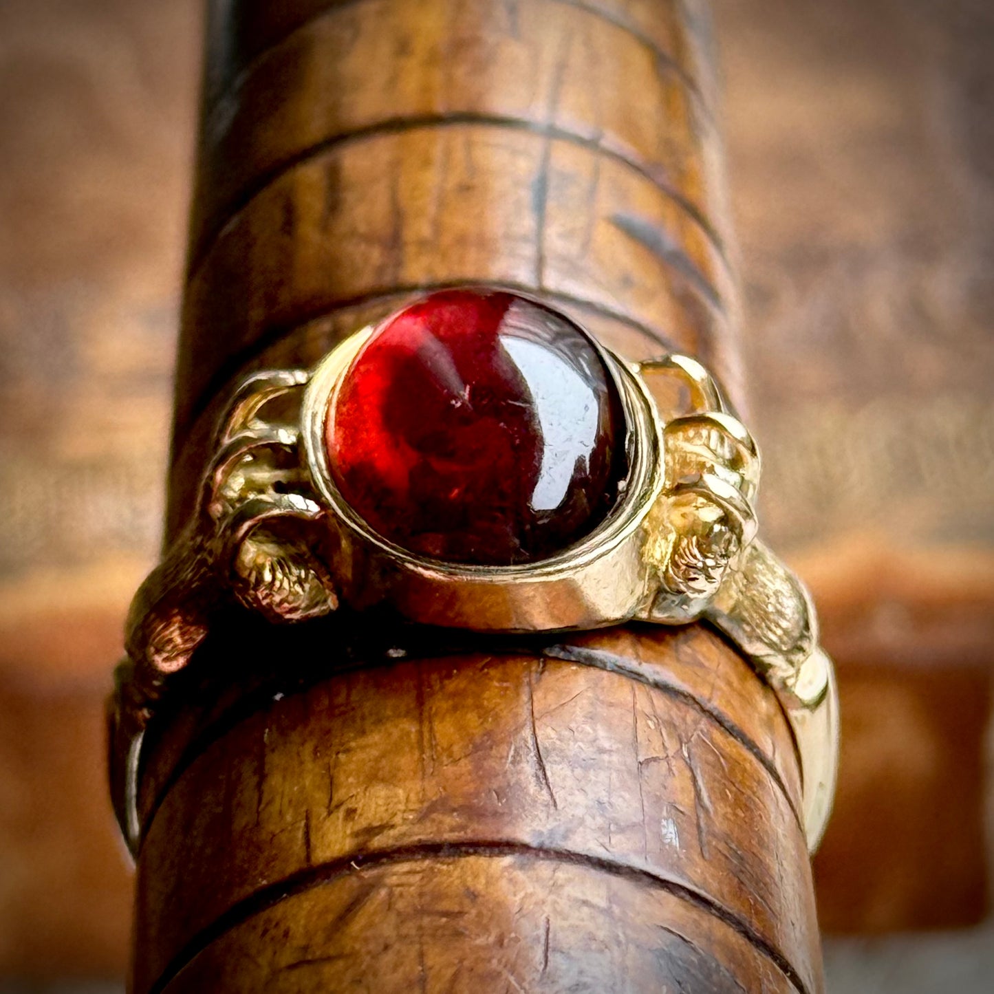 Antique Victorian Garnet Bear Claw Mount Ring in 9 Carat Gold