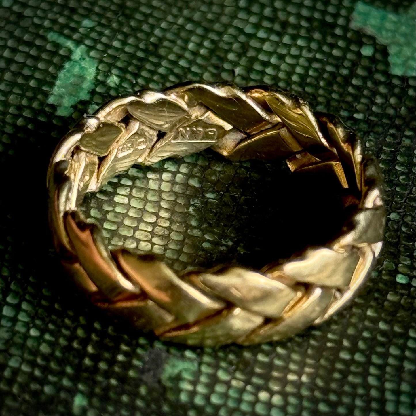 Vintage Woven Band in 9 Carat Gold