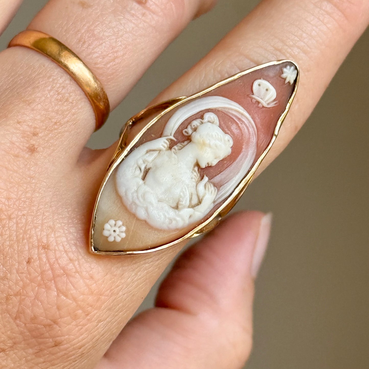 Antique Victorian Venus Dove & Butterfly Cameo Ring