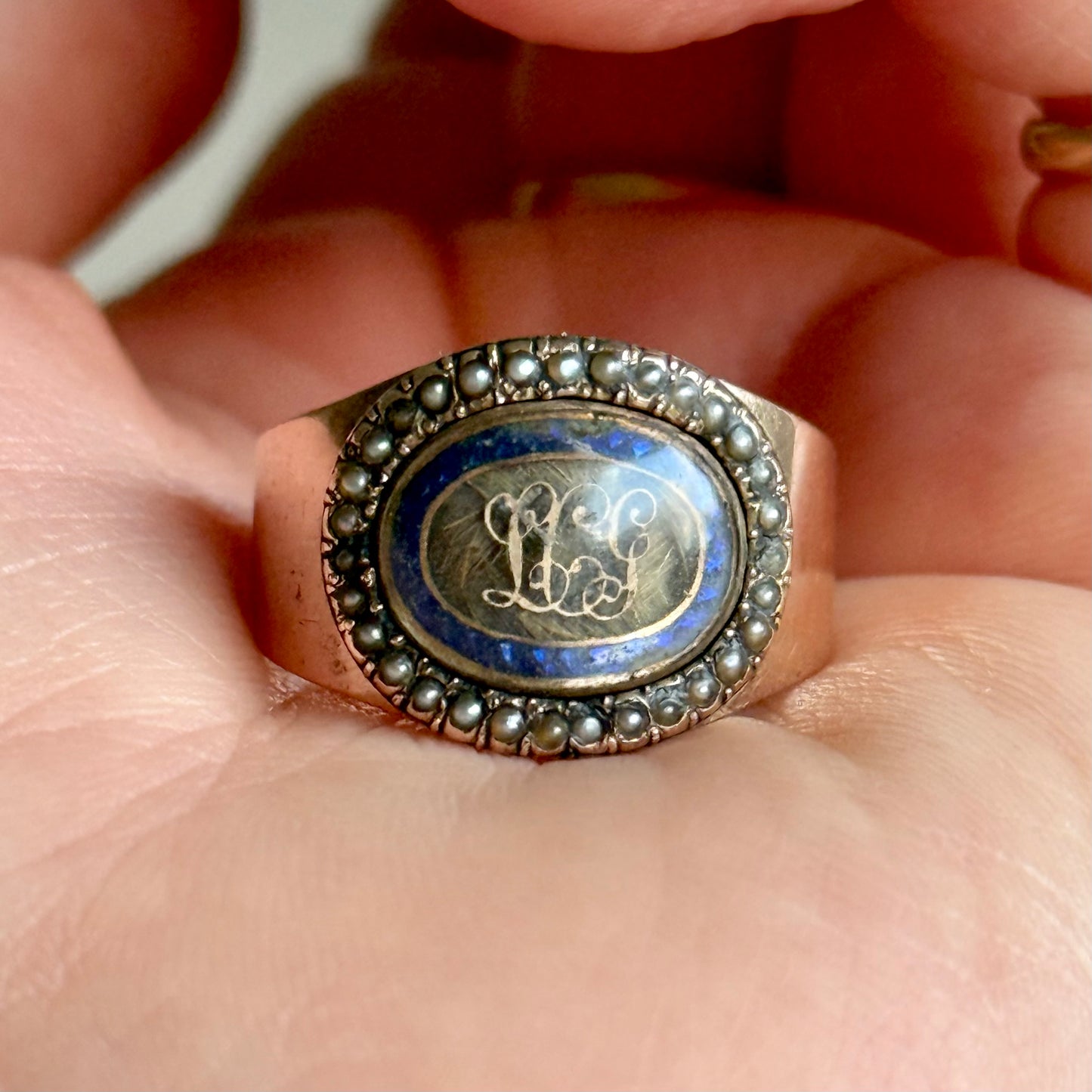 Georgian Mourning Ring in 9 Carat Gold; Circa 1820