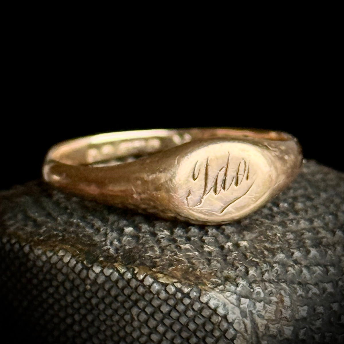 Antique 'Ida' Signet Ring in 9 Carat Gold; Circa 1921