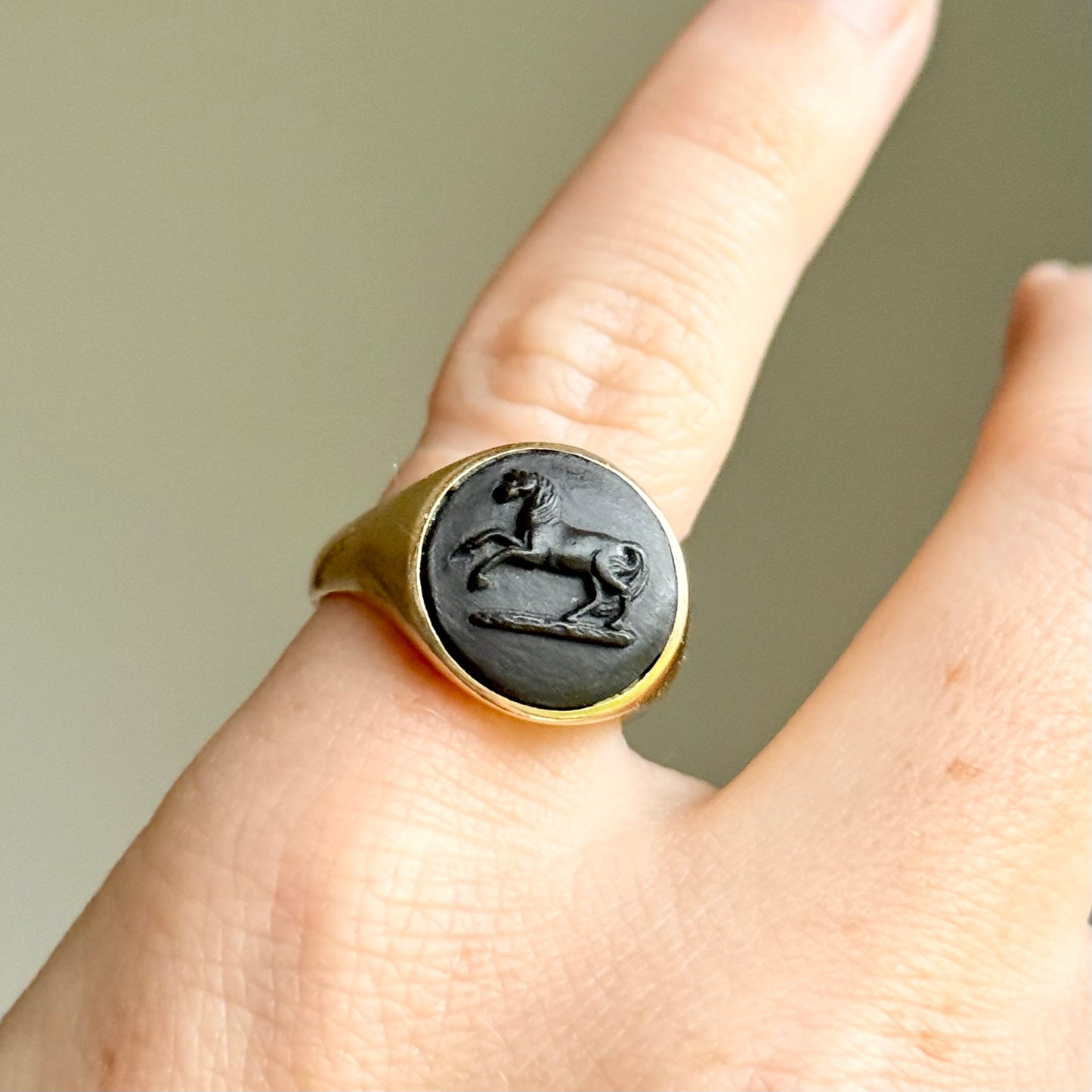 Preloved Wedgwood & 9 Carat Gold Ferian Horse Cameo Ring