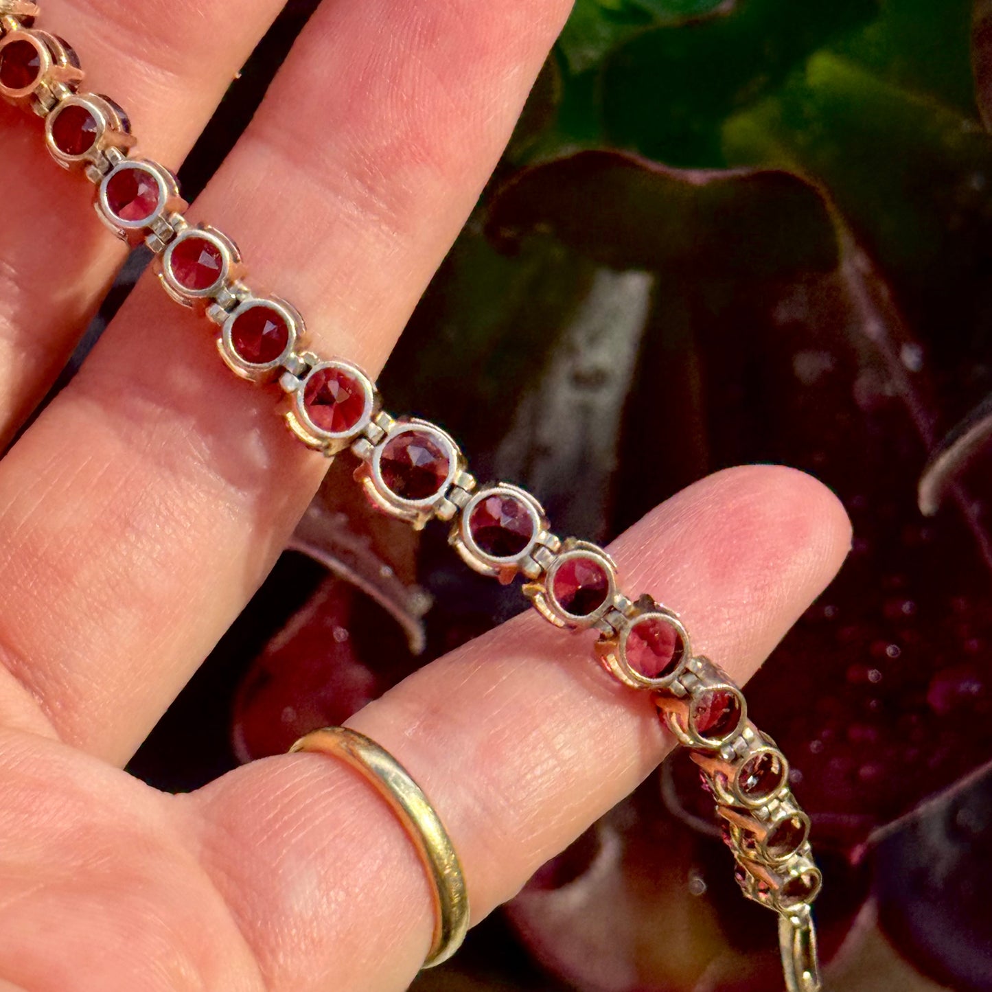 Antique Graduated Garnet Bracelet in 9 Carat Gold; Circa 1920